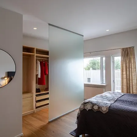 Stylish And Spacious Family Apartment *