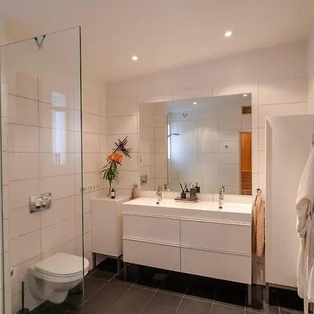 Stylish And Spacious Family *