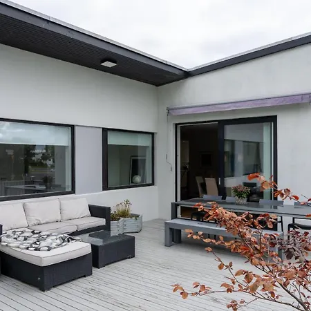 Stylish And Spacious Family *