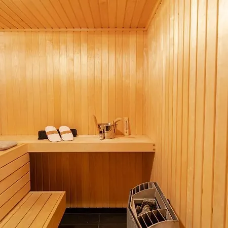 Stylish And Spacious Family Apartment Reykjavik