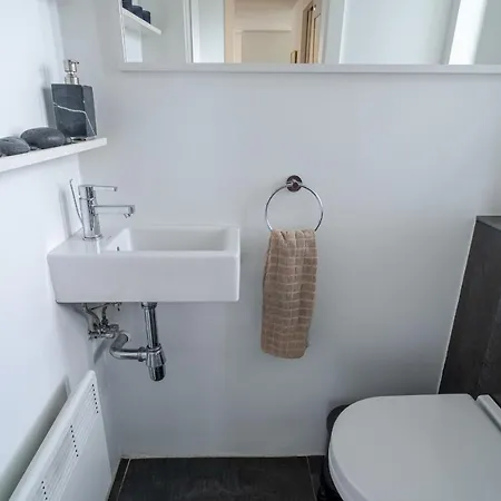 Stylish And Spacious Family Apartment