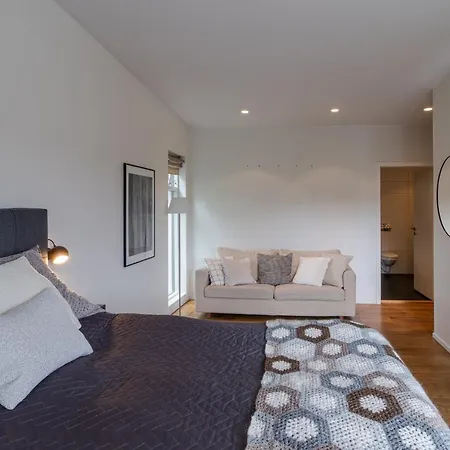 Stylish And Spacious Family *